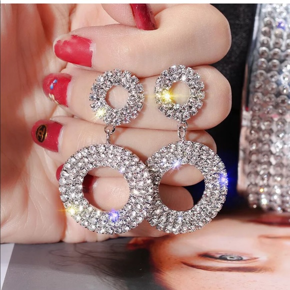 NEW silver dangle earrings - Picture 1 of 3